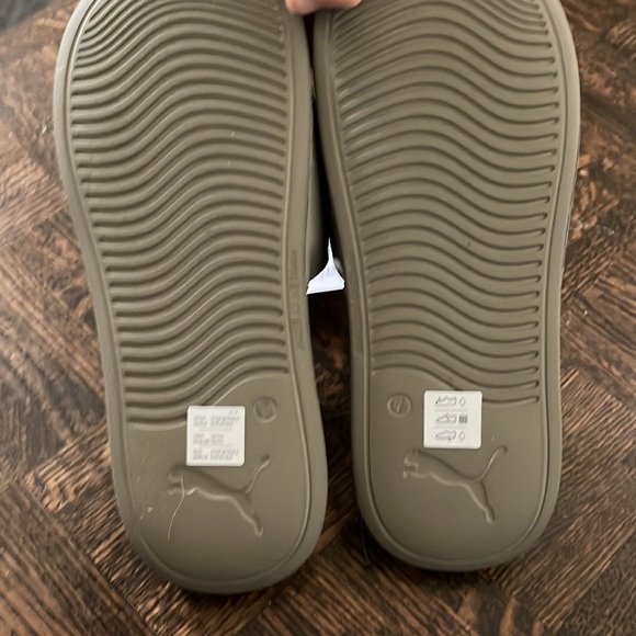 Men’s PUMA Popcat slides sz 8 - Picture 2 of 3